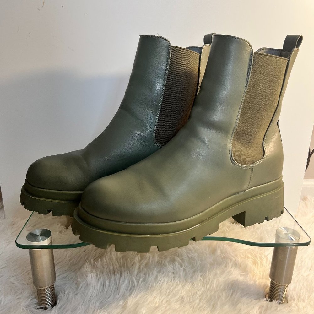 Chucky Green Boots